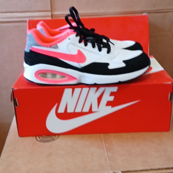 Nike Air Max ST - Picture 2 of 3